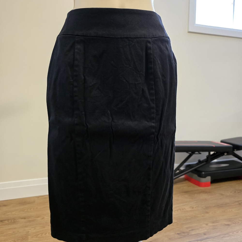Le Chateau Elegant Black Pencil Skirt